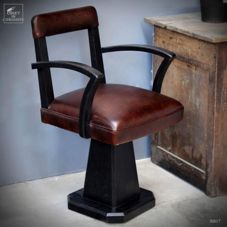 Fauteuil de coiffeur noir antique tapissé cuir