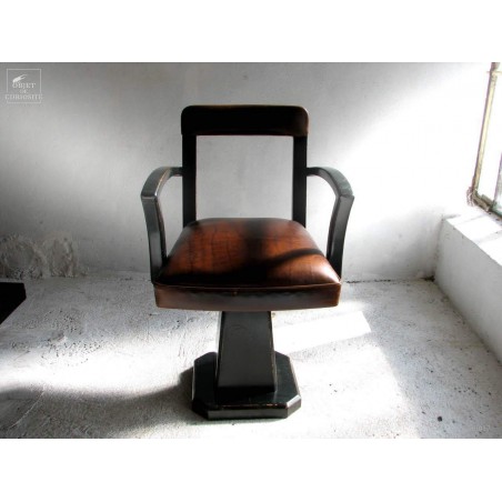 Fauteuil de coiffeur noir antique tapissé cuir