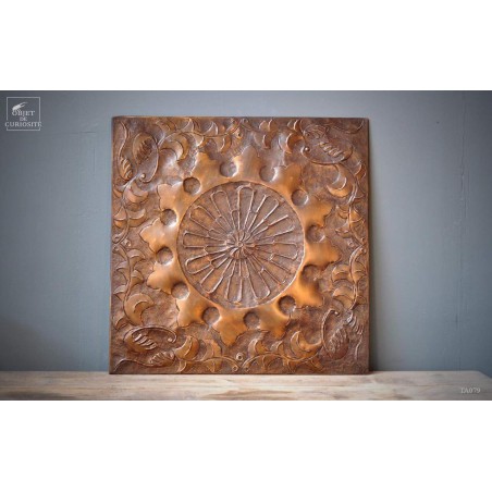Décoration murale sur base bois finition bronze