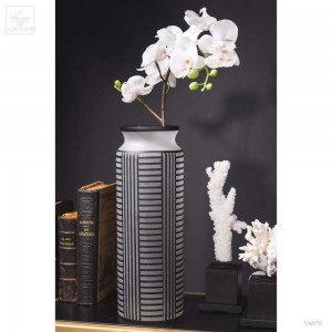 Vase noir et blanc