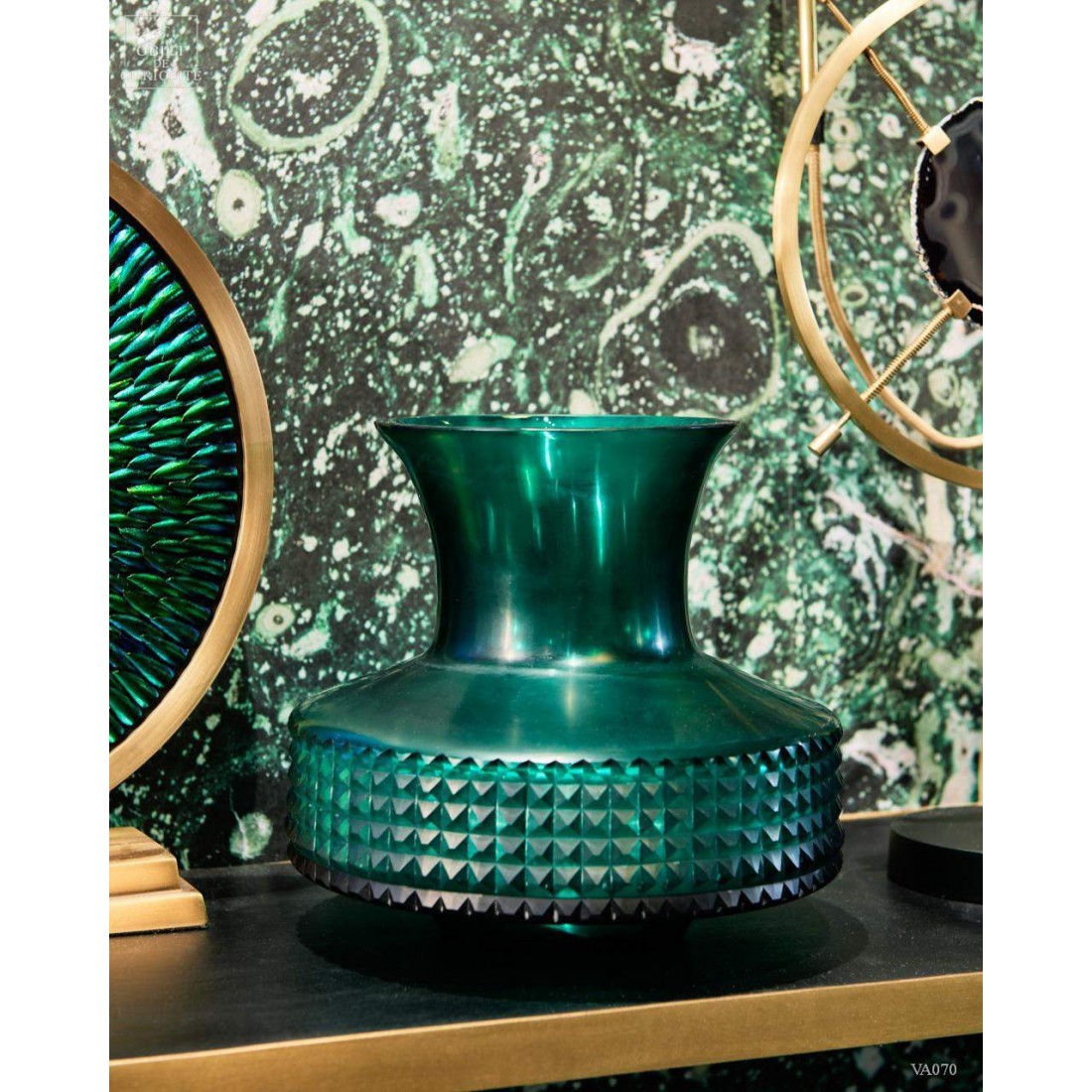 Vase col large vert mat bande pointes de diamants Vase col large vert mat bande pointes de diamants