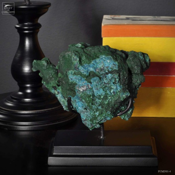 Natural fiber malachite on stand