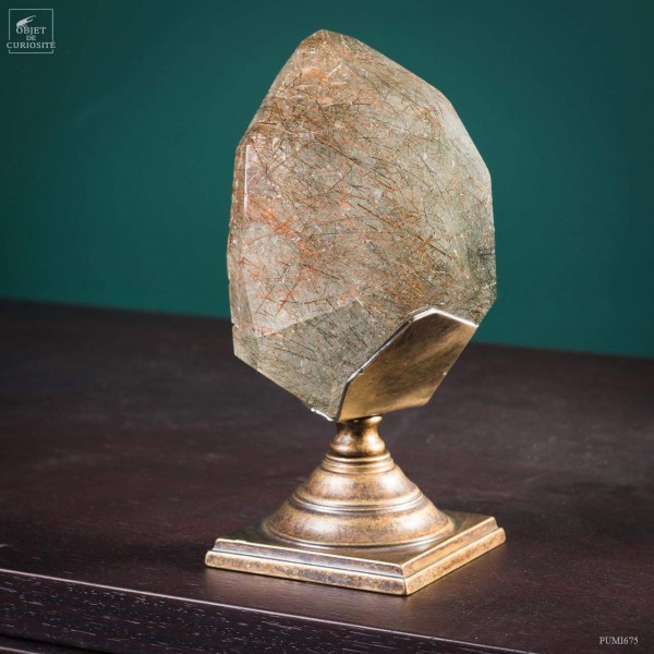 Cristal avec filaments de Rutile 1.3kg sur socle laiton