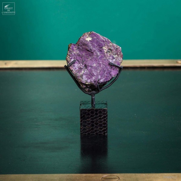 Purpurite on square black base