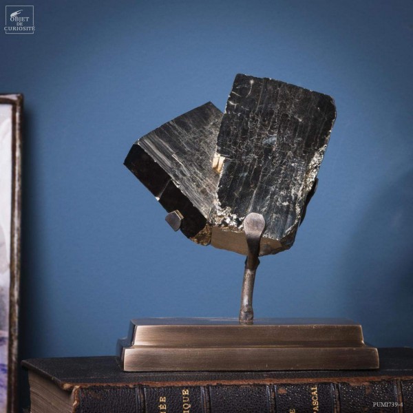 Pyrite gros cube (Chine ) sur socle...