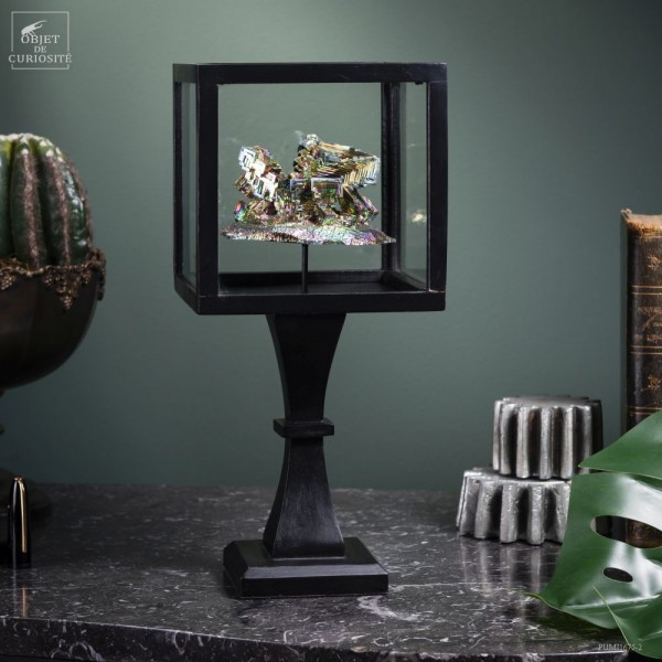 Cité de bismuth cristallisé dans cube...