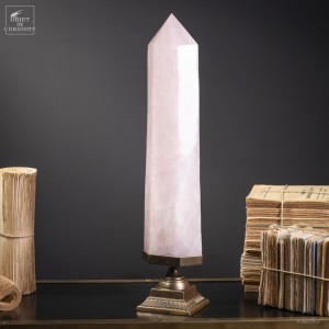 Pink quartz obelisk (9.8kg)...