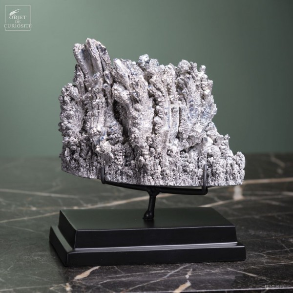 Crystallized Aluminum on black base