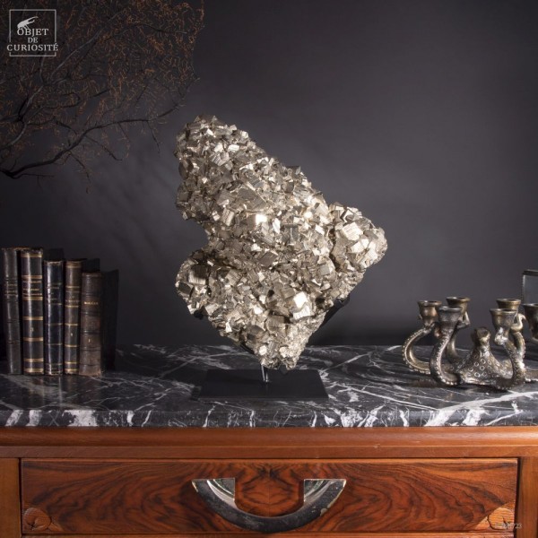 Pyrite cubique 23.5kg Pérou - socle noir Pyrite cubique 23.5kg Pérou - socle noir