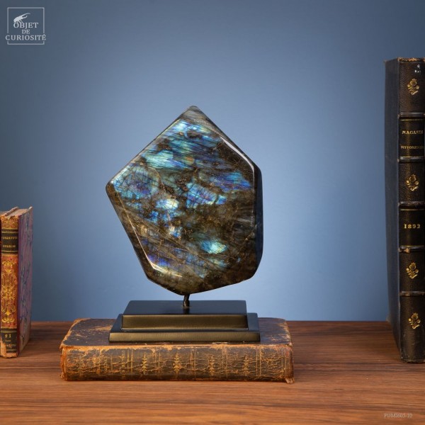 Polished labradorite 2.6kg (Madagascar) Polished labradorite 2.6kg (Madagascar)