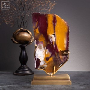 Jaspe mokaite, une face polie