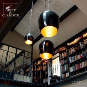 Lustre oeuf GM noir/ intér. doré 63X63X66cm 2.5m de fil