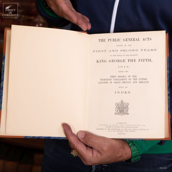 LAW JOURNAL: 109 volumes de lois... LAW JOURNAL: 109 volumes de lois...