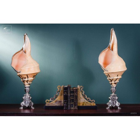 Syrinx habillé d'argent sur pied