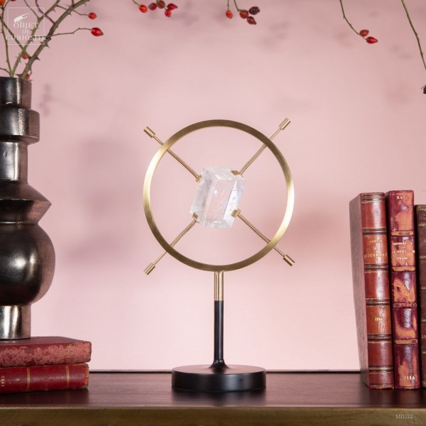 Calcite optique dans cercle de laiton