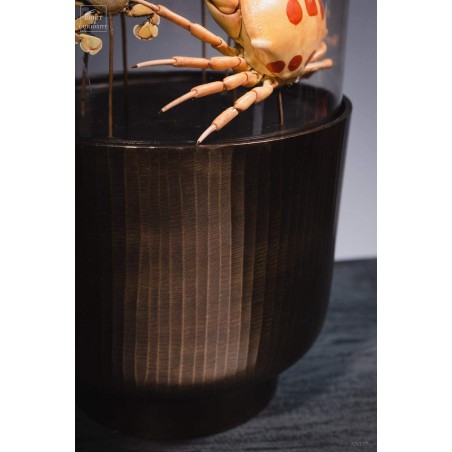 Family of 7 crabs in capsule glass