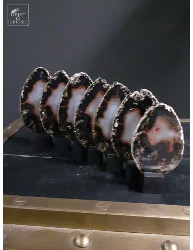 Série de 7 tranches d'agate noires...