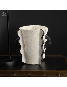 Vase en papier mâché noir...