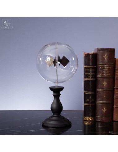 Radiomètre (diam.16cm) sur pied bois... Radiomètre (diam.16cm) sur pied bois...