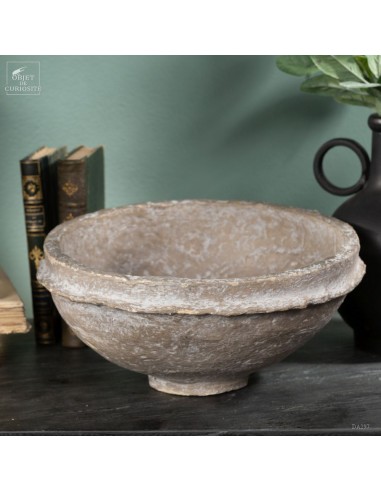 Set of two paper mache dishes