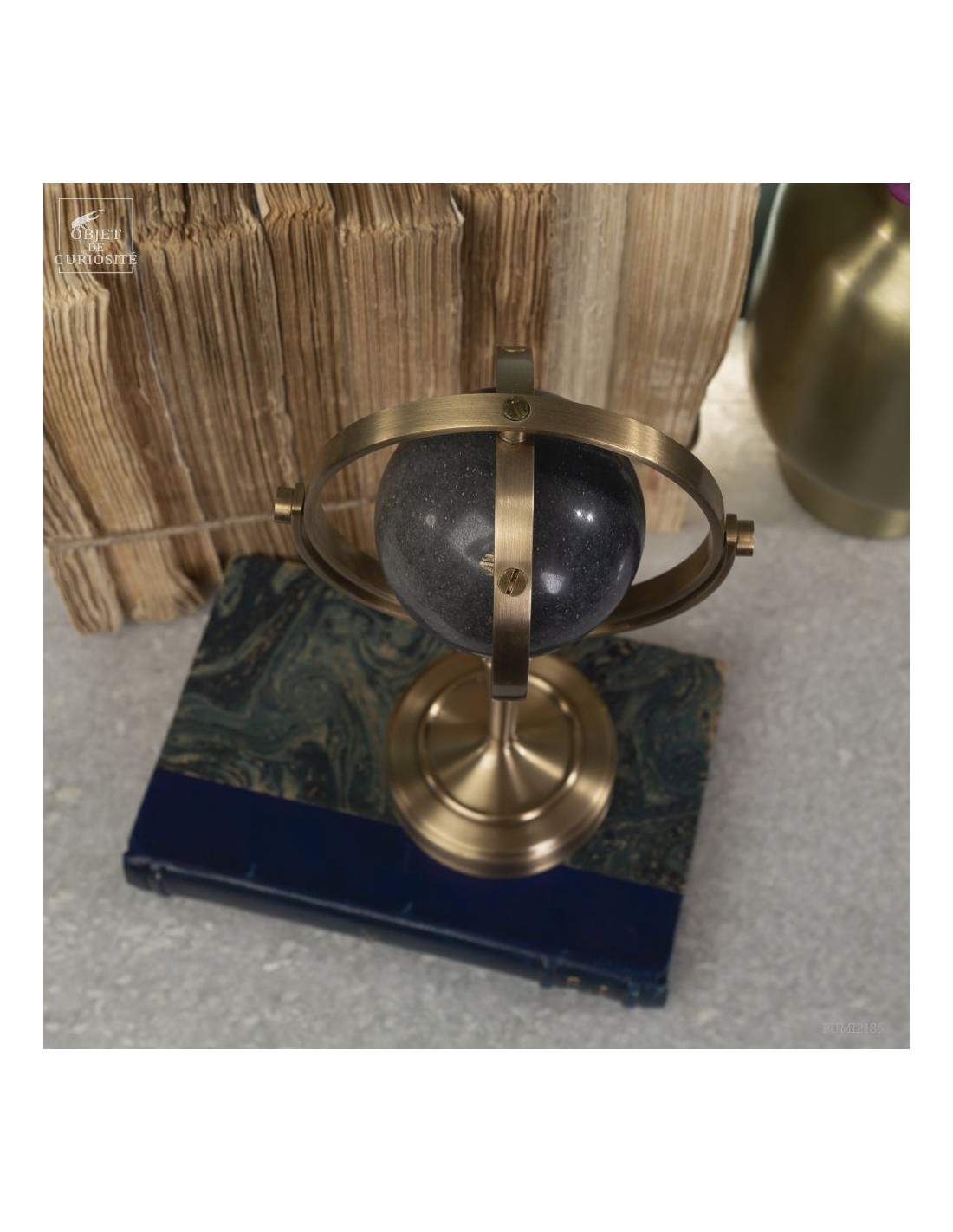 Sphère de lazurite dans support... Sphère de lazurite dans support...