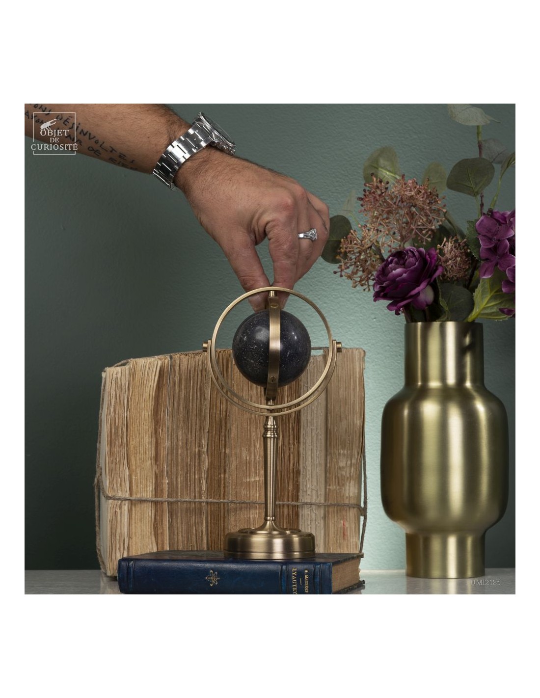 Sphère de lazurite dans support... Sphère de lazurite dans support...