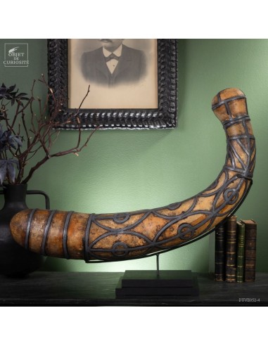 Calebasse longue sur base noire