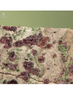 Pyrope garnet on chromium... 2