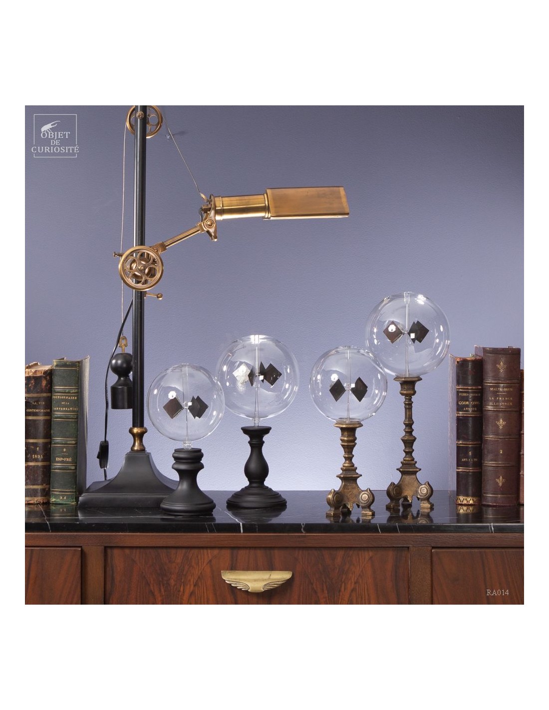 Radiomètre (diam.16cm) sur pied bois... Radiomètre (diam.16cm) sur pied bois...