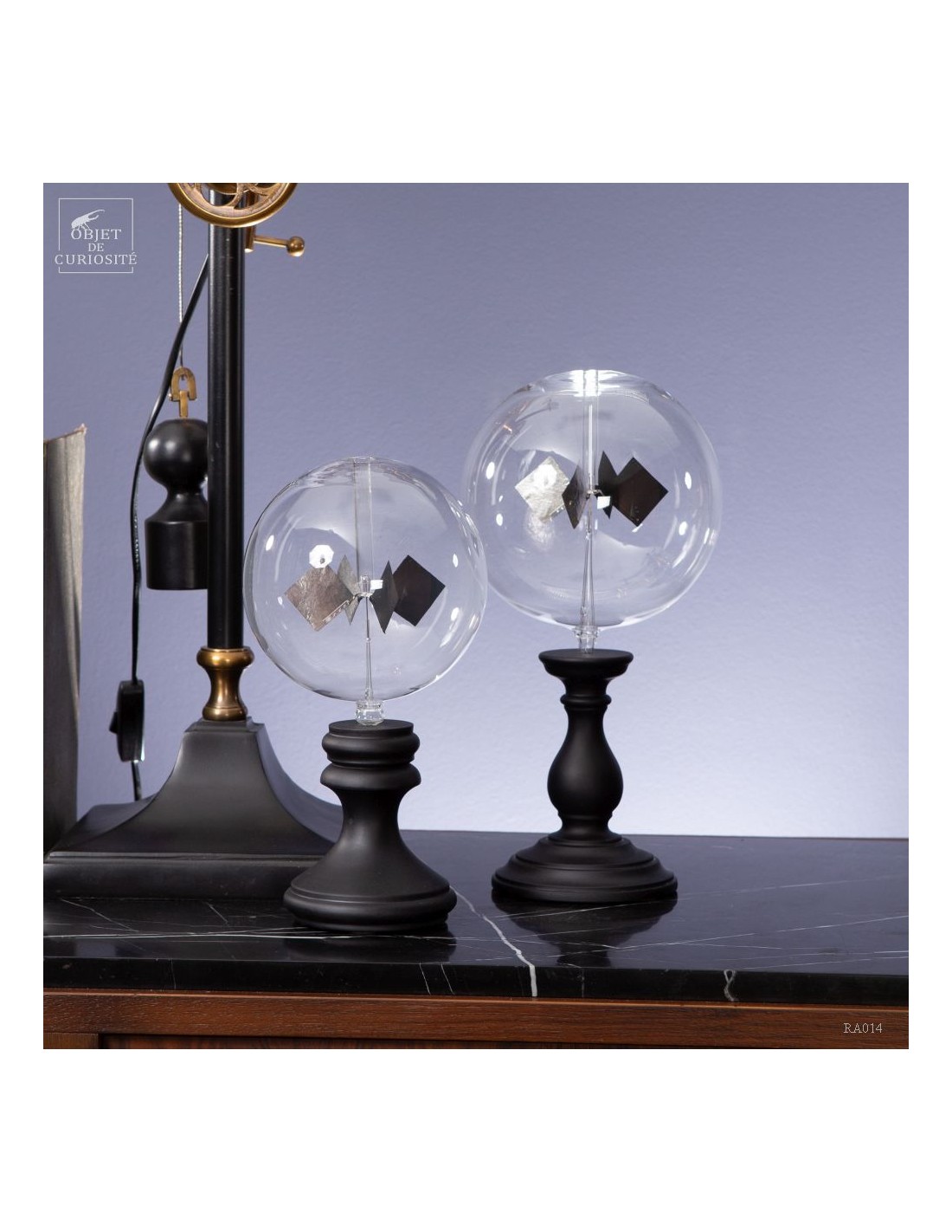 Radiomètre (diam.16cm) sur pied bois... Radiomètre (diam.16cm) sur pied bois...