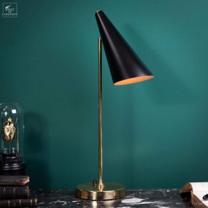 Lampe inspiration 50's laiton poli Abat jour noir interieur blanc