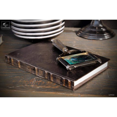 Livre de confinement couverture cuir