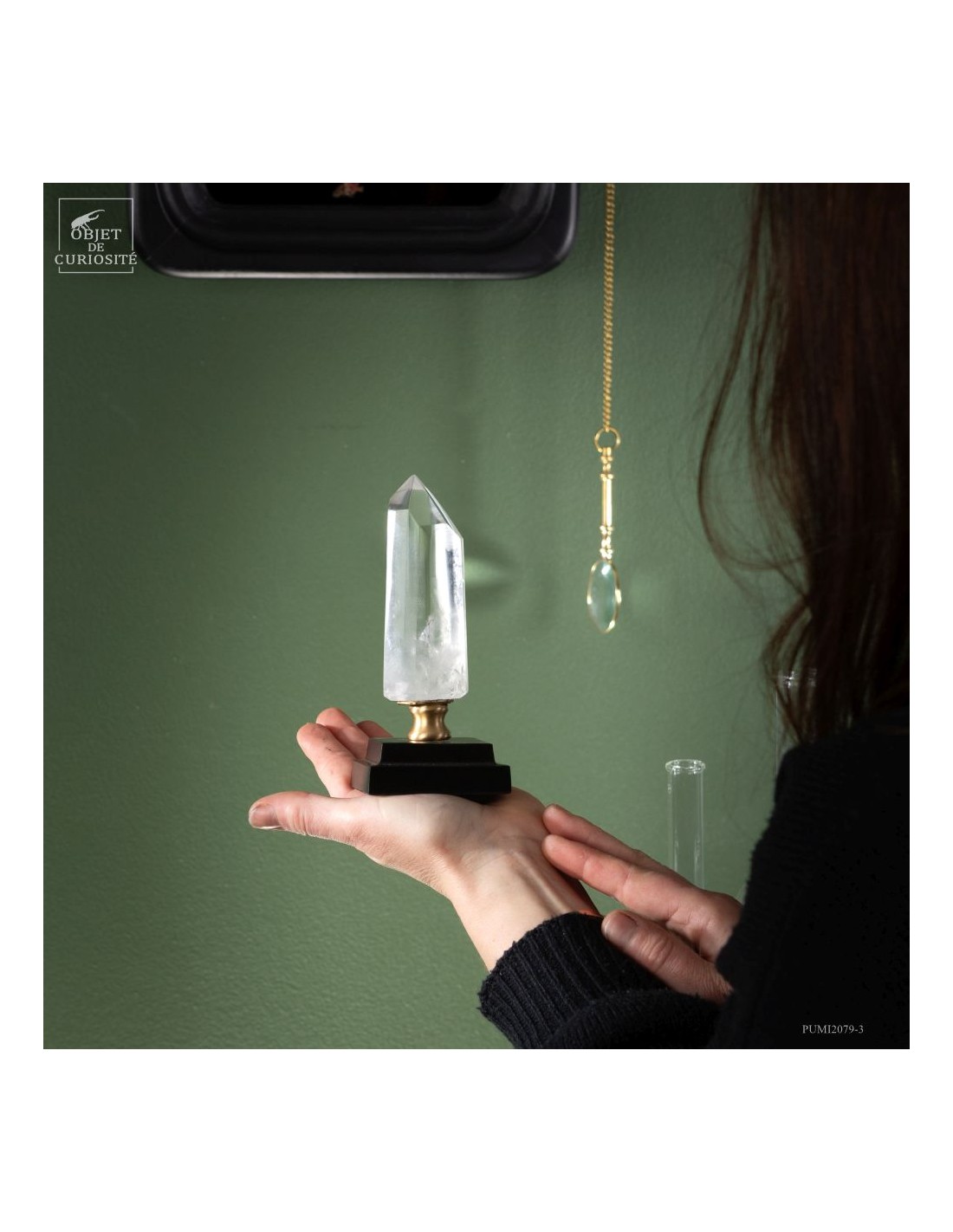 Quartz de Madagascar sur base noire Quartz de Madagascar sur base noire