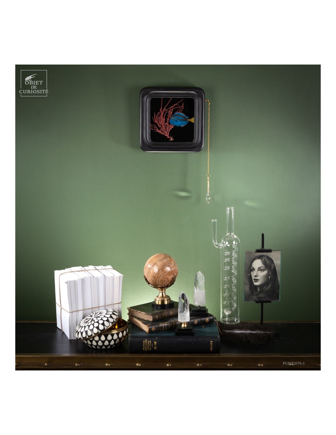 Quartz de Madagascar sur base noire Quartz de Madagascar sur base noire