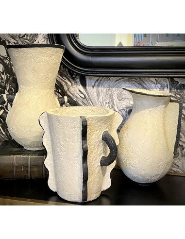 LOT de 18 vases en papier mâché noir...