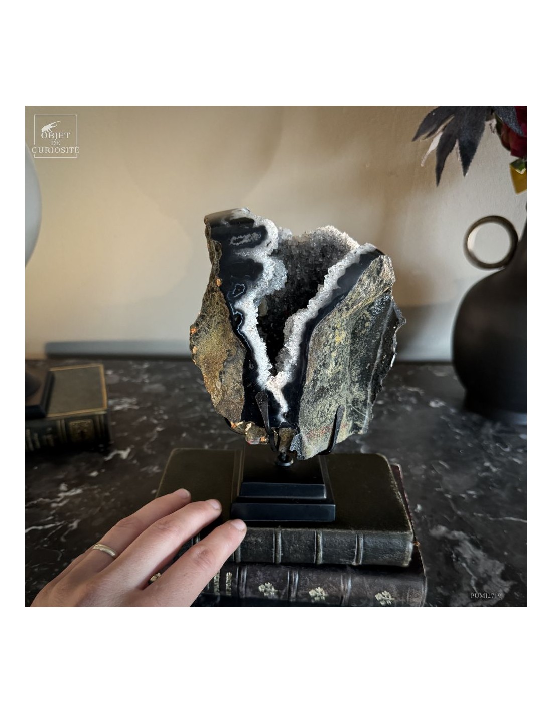 Géode d’agate ouverte – Brésil Géode d’agate ouverte – Brésil