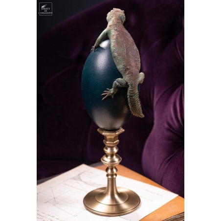 Lézard UROMASTYX OCELLATA du Soudan sur oeuf d'émeu