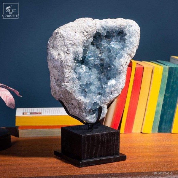 Blue celestina mineral (5.55kg) from Madagascar